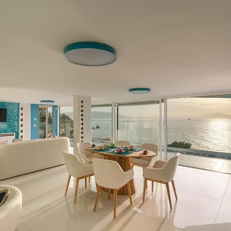 Laguna Blu - Overlooking The Sea On The Amalfi Coast