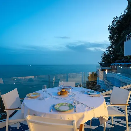 Laguna Blu - Overlooking The Sea On The Amalfi Coast *